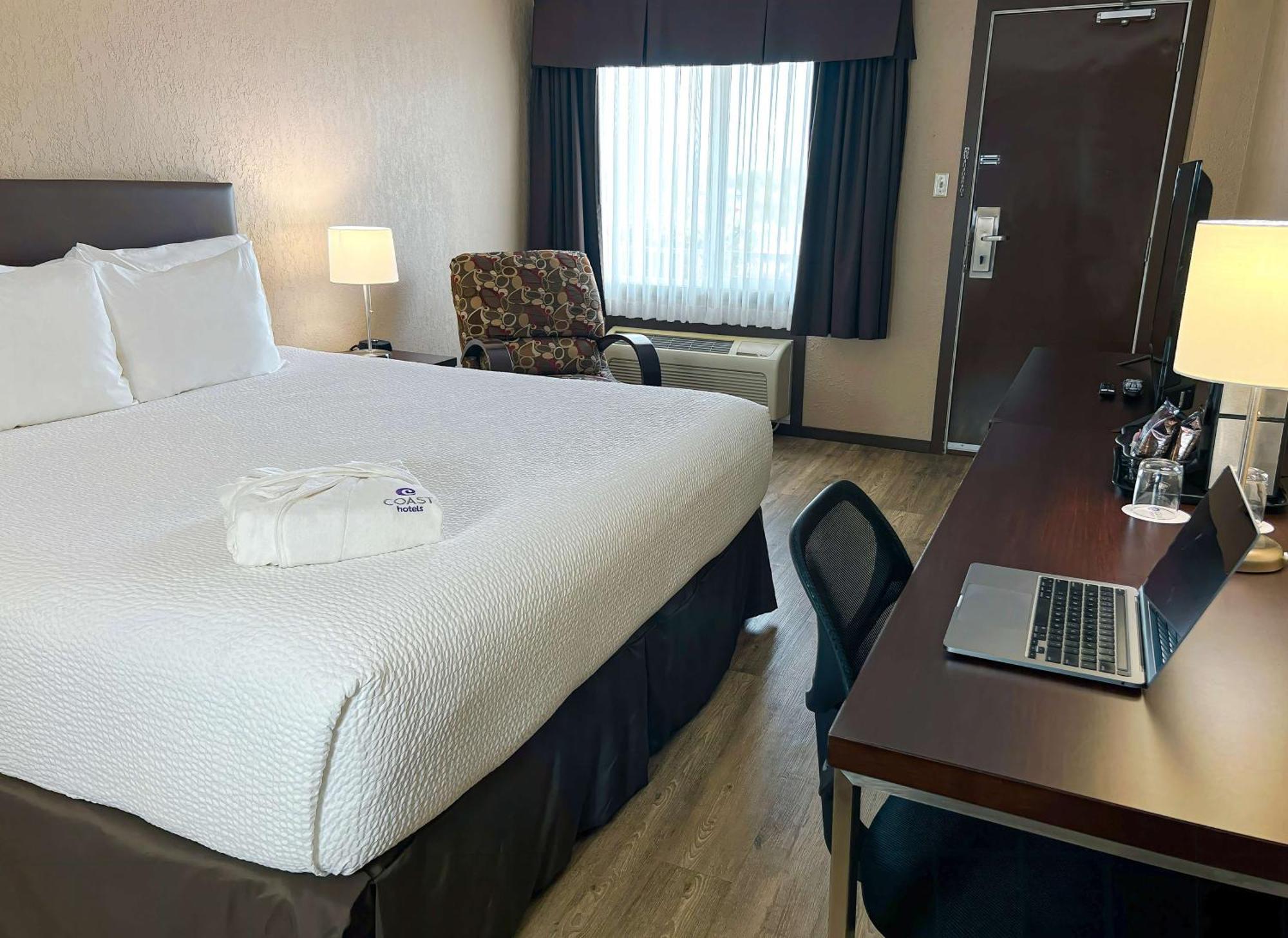 Coast Swift Current Hotel Exterior foto